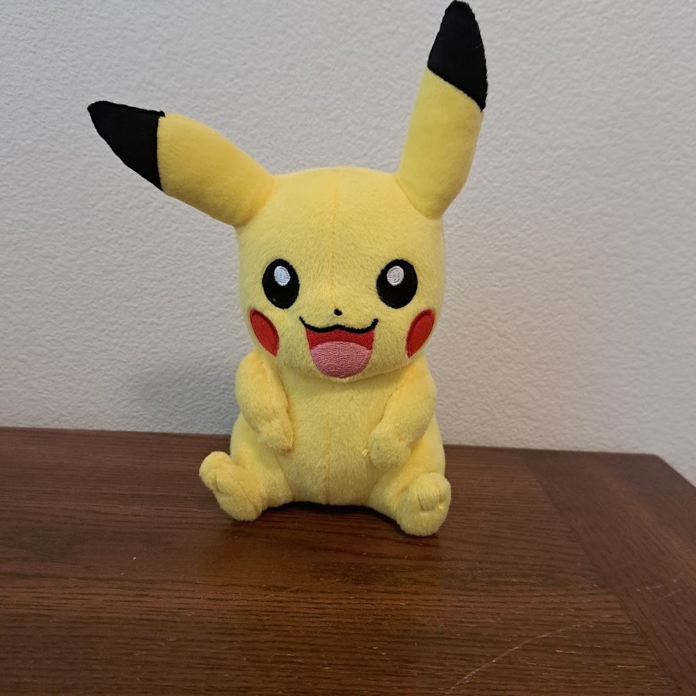 TOMY Pokemon Pikachu Plush 8 Inch Sitting Stuffed Animal Toy 2017 T18587 Yellow